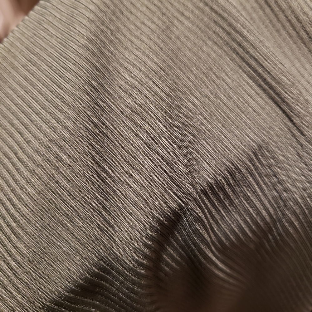 Women's Black and Olive Skull Print Crop Top - Picture 4 of 5